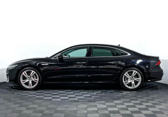 Подержанный автомобиль Audi A7 2023 года (8 фото)