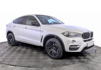 Подержанный автомобиль BMW X6 2016 года (3 фото)