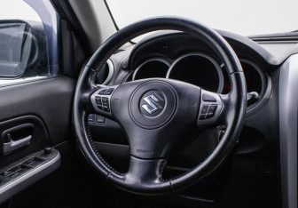 Подержанный автомобиль Suzuki Grand Vitara 2008 года (15 фото)