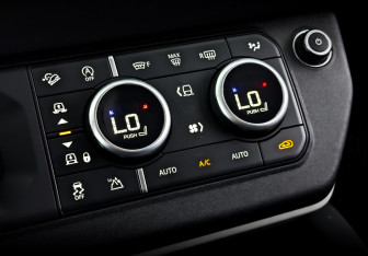 Подержанный автомобиль Land Rover Defender Suv 2021 года (26 фото)