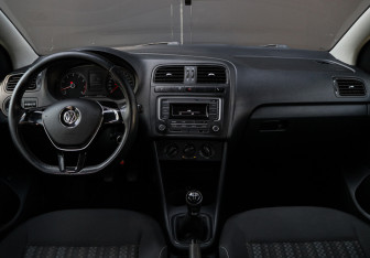 Подержанный автомобиль Volkswagen Polo Sedan 2016 года (9 фото)