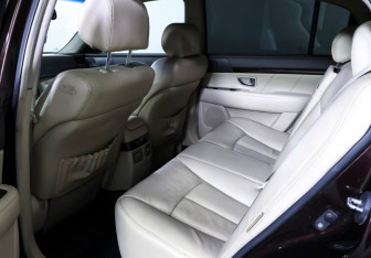 Подержанный автомобиль Kia Opirus 2009 года (10 фото)