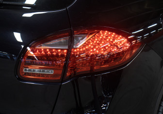 Подержанный автомобиль Porsche Cayenne 2011 года (24 фото)