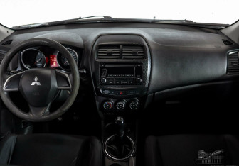 Подержанный автомобиль Mitsubishi ASX 2014 года (7 фото)