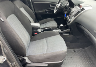 Подержанный автомобиль Kia Ceed Wagon 2011 года (9 фото)