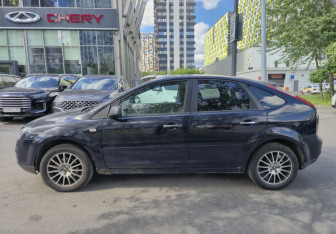Подержанный автомобиль Ford Focus Hatchback 2006 года (5 фото)