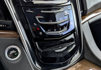 Подержанный автомобиль Cadillac Escalade Suv 2016 года (30 фото)