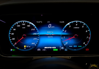 Подержанный автомобиль Mercedes-Benz AMG GT Liftback 2021 года (13 фото)