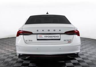 Подержанный автомобиль Skoda Octavia Liftback 2022 года (6 фото)