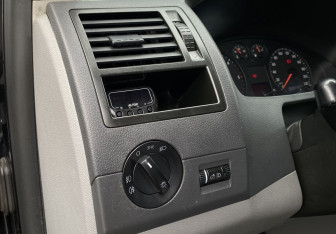 Подержанный автомобиль Volkswagen Caravelle 2009 года (17 фото)