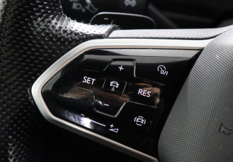 Подержанный автомобиль Volkswagen Tiguan 2021 года (15 фото)