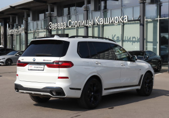 Подержанный автомобиль BMW X7 2020 года (5 фото)