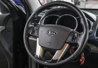 Подержанный автомобиль Kia Sorento 2010 года (16 фото)