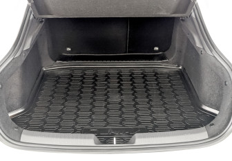 Подержанный автомобиль Changan UNI-V 2023 года (10 фото)