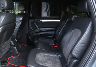 Подержанный автомобиль Audi Q7 2007 года (10 фото)