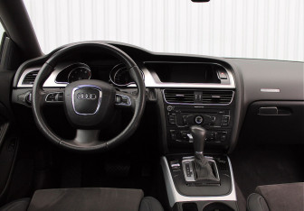 Подержанный автомобиль Audi A5 Coupe 2010 года (6 фото)