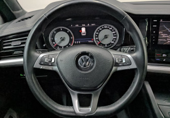 Подержанный автомобиль Volkswagen Touareg 2018 года (21 фото)