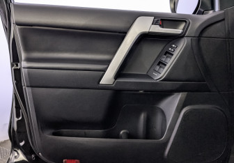 Подержанный автомобиль Toyota Land Cruiser Prado 2019 года (19 фото)