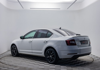 Подержанный автомобиль Skoda Octavia Liftback 2018 года (7 фото)