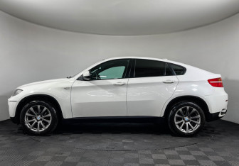 Подержанный автомобиль BMW X6 2011 года (5 фото)