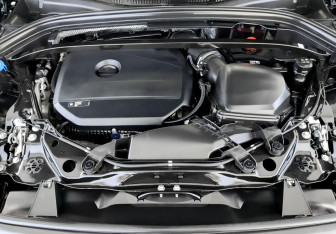 Подержанный автомобиль BMW X1 2024 года (9 фото)