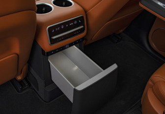 Подержанный автомобиль LiXiang L9 2023 года (32 фото)