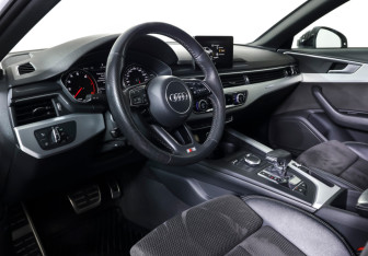 Подержанный автомобиль Audi A4 Sedan 2019 года (15 фото)