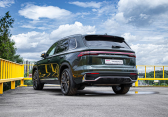 Подержанный автомобиль Geely Monjaro 2025 года (6 фото)