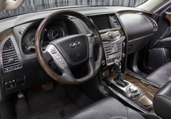 Подержанный автомобиль Infiniti QX80 2018 года (17 фото)