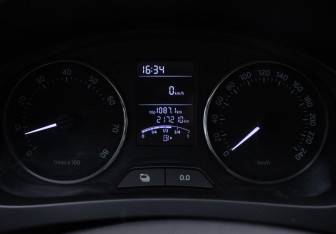 Подержанный автомобиль Skoda Rapid Liftback 2014 года (12 фото)