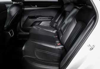Подержанный автомобиль Kia K5 2021 года (10 фото)