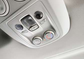 Подержанный автомобиль Peugeot Traveller 2021 года (28 фото)