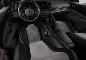 Подержанный автомобиль Hyundai Elantra Sedan 2021 года (17 фото)