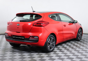 Подержанный автомобиль Kia Ceed Hatchback 2016 года (3 фото)