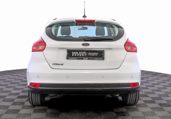 Подержанный автомобиль Ford Focus Hatchback 2017 года (6 фото)