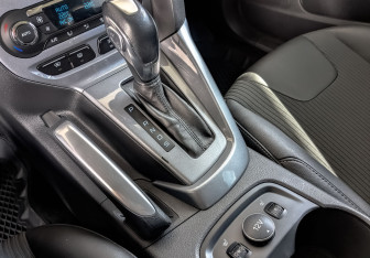 Подержанный автомобиль Ford Focus Hatchback 2012 года (27 фото)