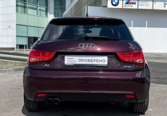 Подержанный автомобиль Audi A1 2012 года (6 фото)