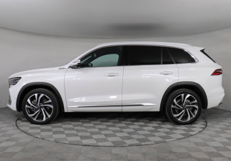 Подержанный автомобиль Geely Monjaro 2025 года (8 фото)