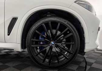 Подержанный автомобиль BMW X5 2019 года (7 фото)