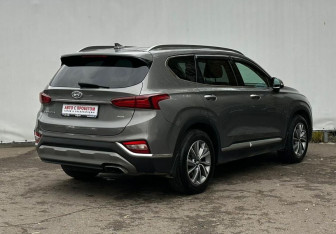 Подержанный автомобиль Hyundai Santa Fe 2019 года (5 фото)