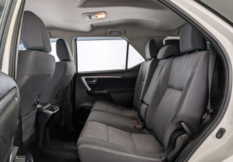 Подержанный автомобиль Toyota Fortuner 2021 года (18 фото)