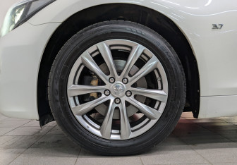 Подержанный автомобиль Infiniti Q70 2018 года (12 фото)