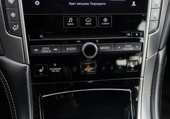 Подержанный автомобиль Infiniti Q50 2014 года (21 фото)