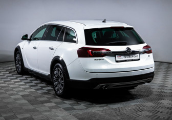 Подержанный автомобиль Opel Insignia Wagon 2015 года (7 фото)