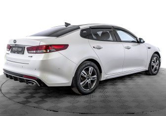 Подержанный автомобиль Kia Optima Sedan 2017 года (5 фото)