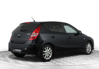 Подержанный автомобиль Hyundai i30 Hatchback 2011 года (5 фото)