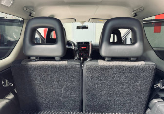 Подержанный автомобиль Suzuki Jimny 2011 года (16 фото)