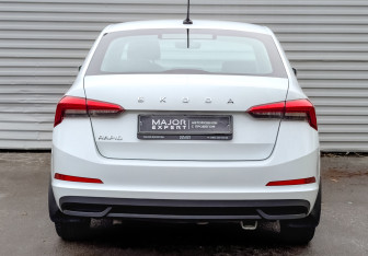 Подержанный автомобиль Skoda Rapid Liftback 2021 года (6 фото)