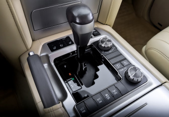 Подержанный автомобиль Toyota Land Cruiser Suv 2016 года (28 фото)