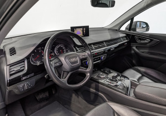 Подержанный автомобиль Audi Q7 2016 года (14 фото)